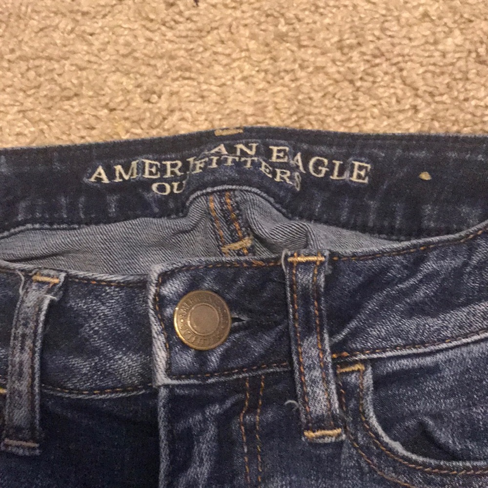 AMERICAN EAGLE DARK WASH RIPPED JEANS - Picture 3 of 4
